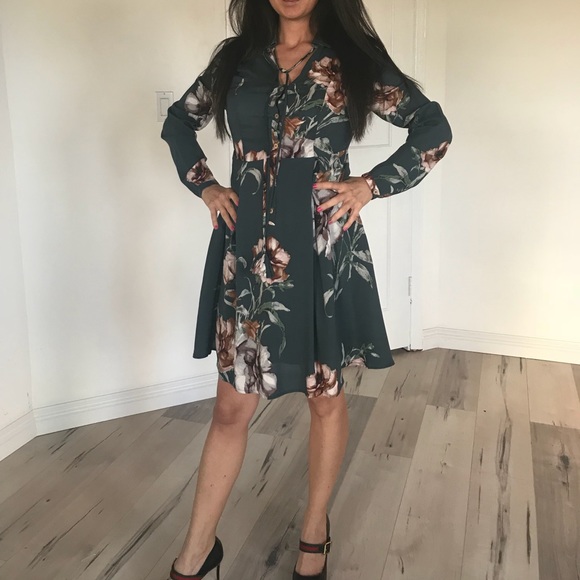 Dresses & Skirts - Green dress with flowers